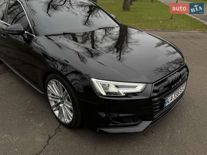 Седан Audi A4 2016 в Киеве