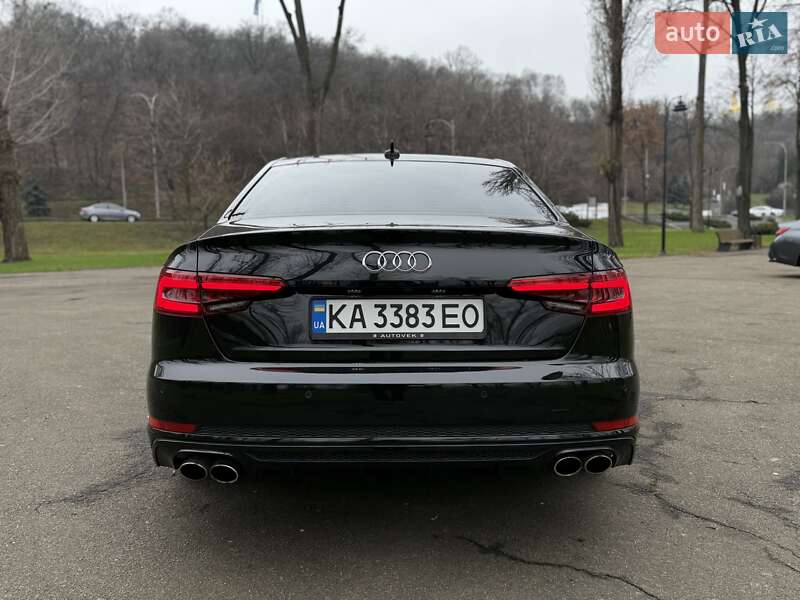 Седан Audi A4 2016 в Киеве
