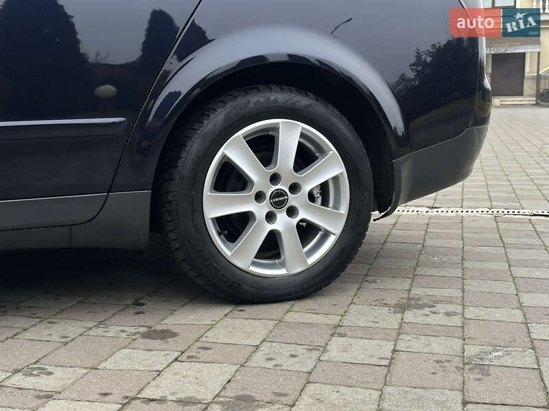 Седан Audi A4 2003 в Сарнах