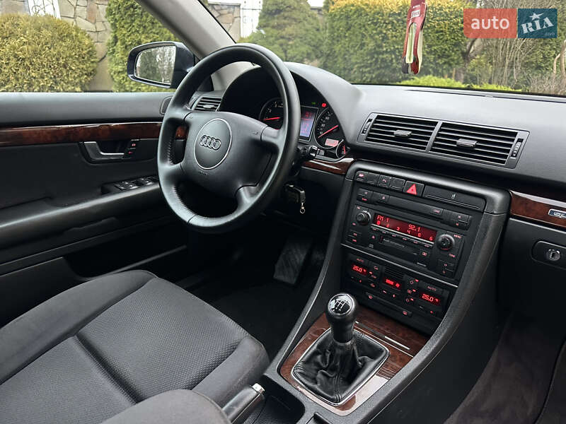 Седан Audi A4 2003 в Сарнах
