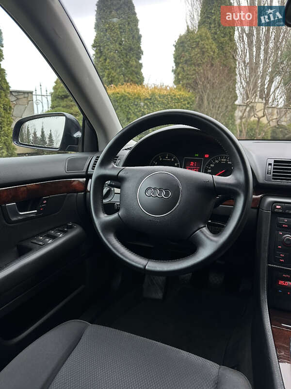 Седан Audi A4 2003 в Сарнах