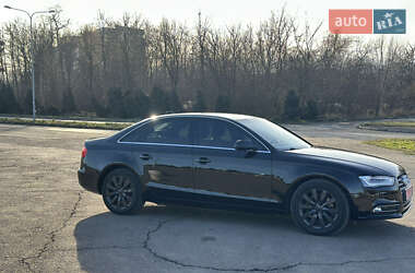 Седан Audi A4 2012 в Львове