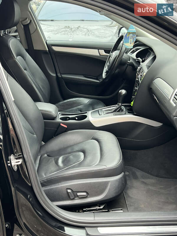 Седан Audi A4 2011 в Одессе