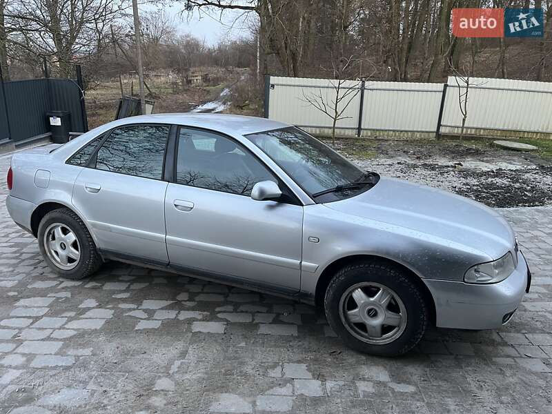 Седан Audi A4 2000 в Львове