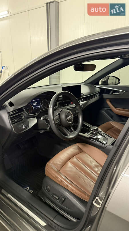 Седан Audi A4 2022 в Львове