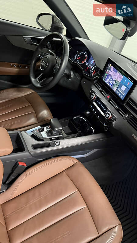 Седан Audi A4 2022 в Львове