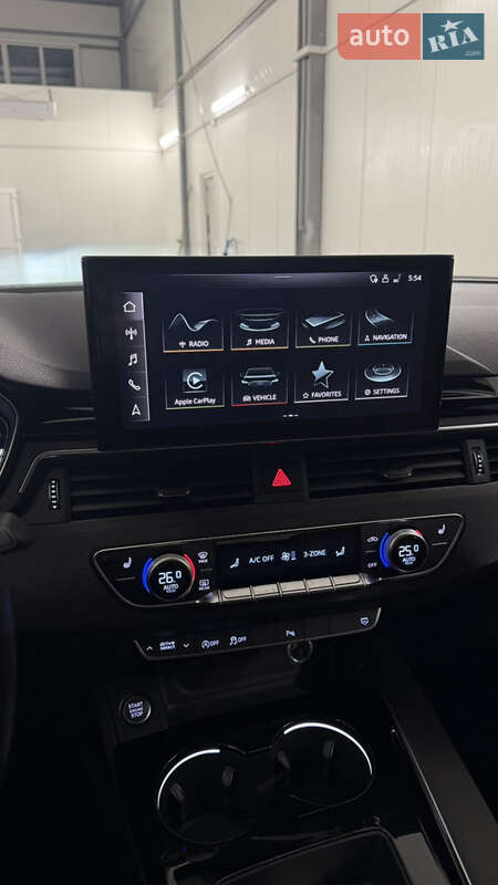 Седан Audi A4 2022 в Львове