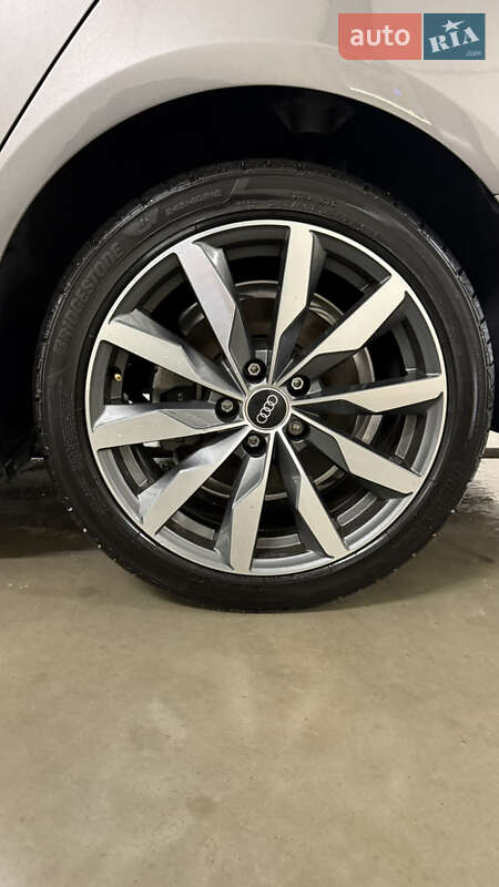 Седан Audi A4 2022 в Львове