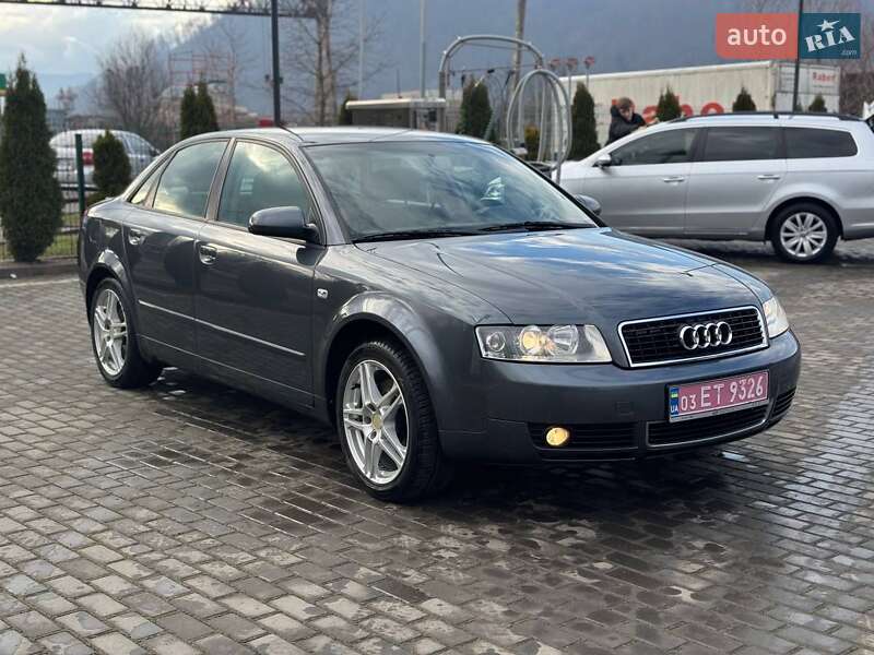 Седан Audi A4 2003 в Долине