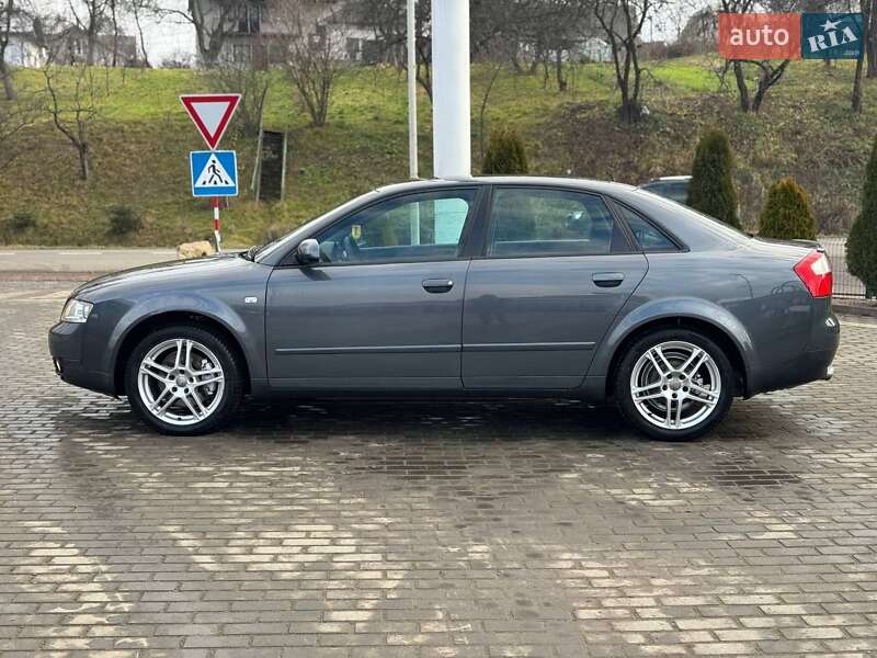 Седан Audi A4 2003 в Долине