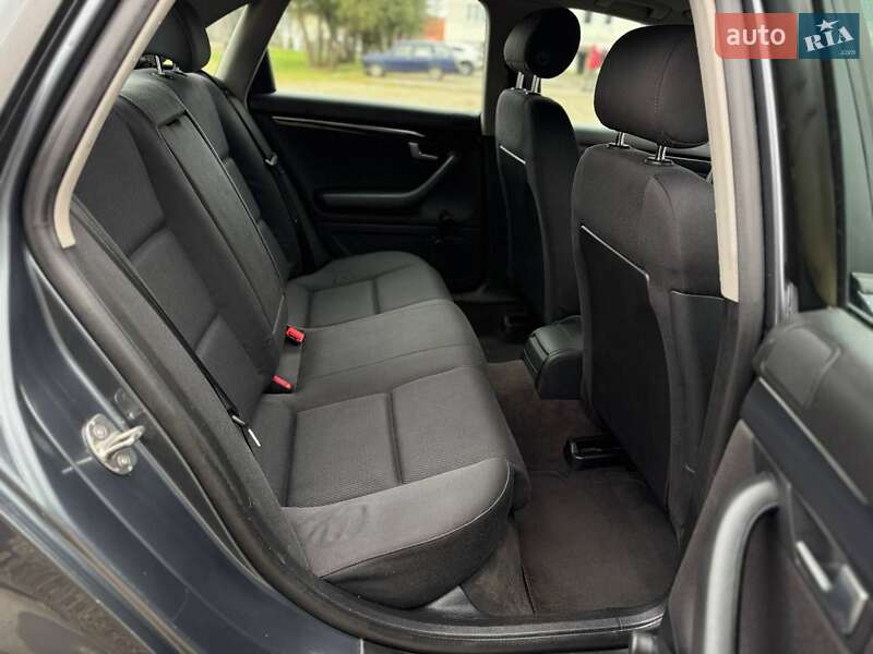 Седан Audi A4 2003 в Долине