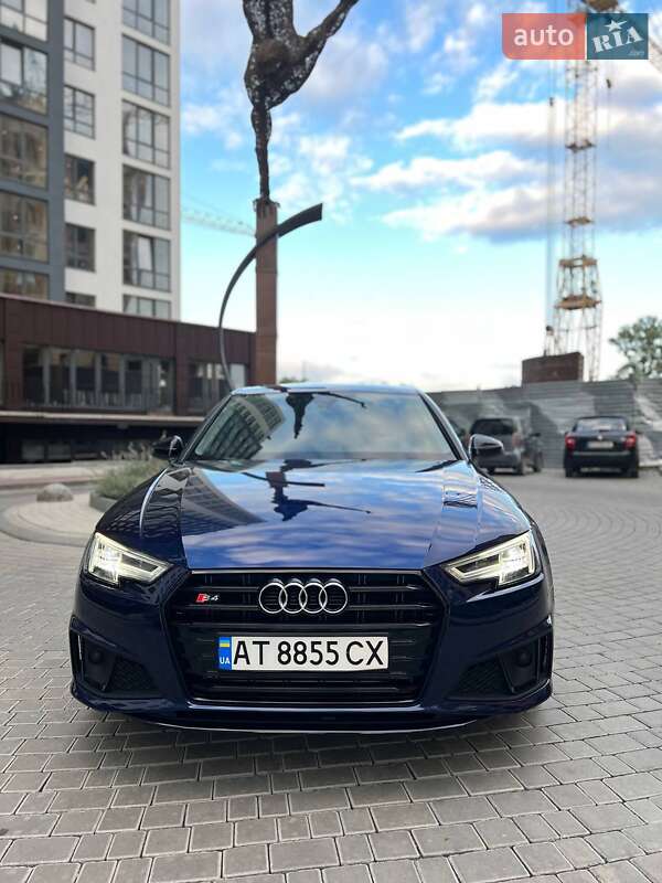 Седан Audi A4 2019 в Ивано-Франковске