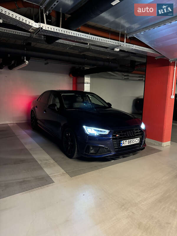Седан Audi A4 2019 в Ивано-Франковске