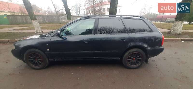 Универсал Audi A4 1997 в Ромнах