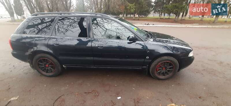 Универсал Audi A4 1997 в Ромнах