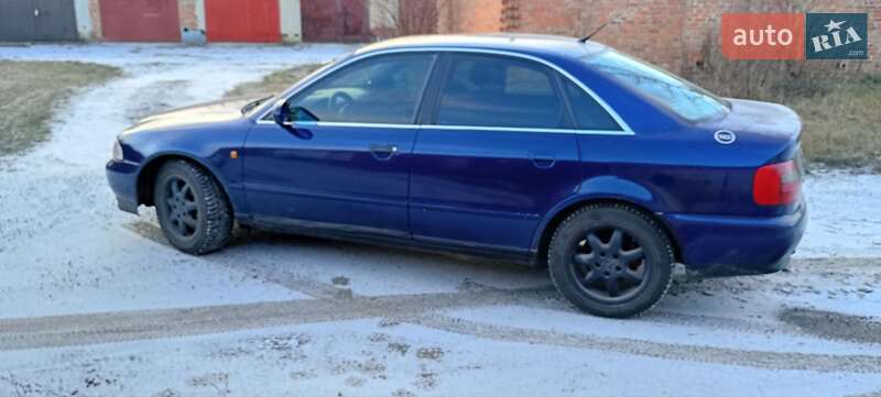 Седан Audi A4 1998 в Сумах