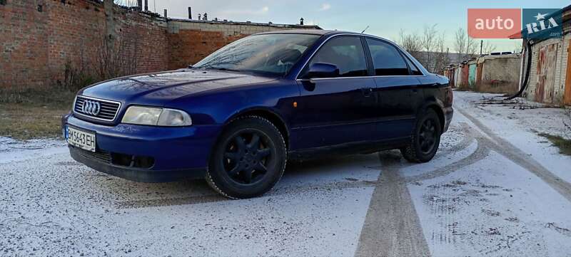 Седан Audi A4 1998 в Сумах