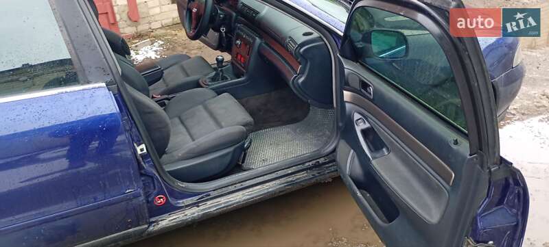 Седан Audi A4 1998 в Сумах