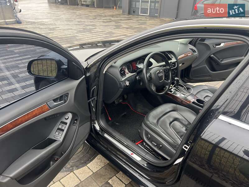 Седан Audi A4 2011 в Львове