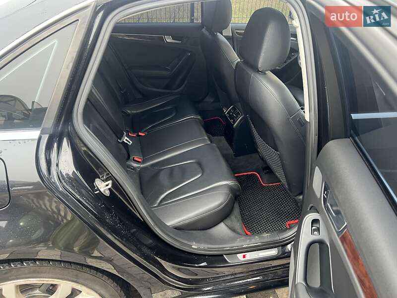 Седан Audi A4 2011 в Львове