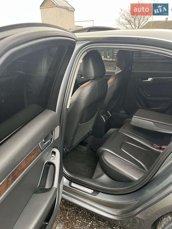 Седан Audi A4 2012 в Новомосковске