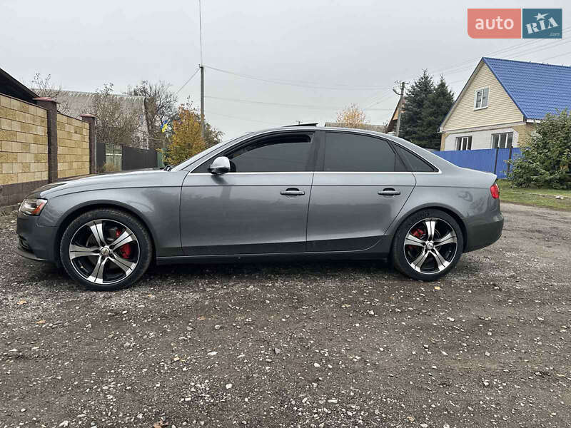 Седан Audi A4 2012 в Новомосковске