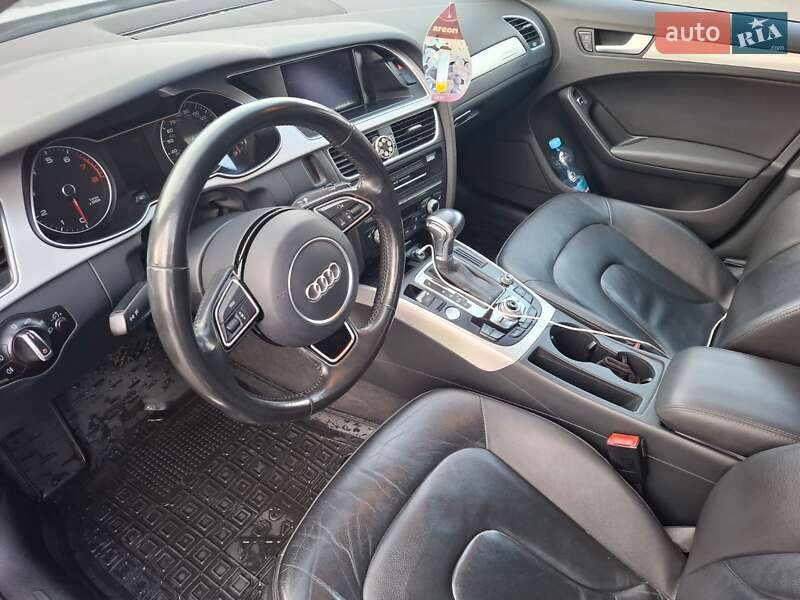 Седан Audi A4 2015 в Киеве