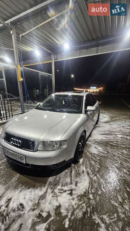 Седан Audi A4 2002 в Дерно