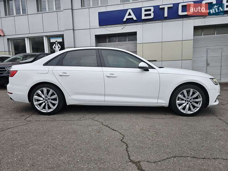 Седан Audi A4 2016 в Одессе
