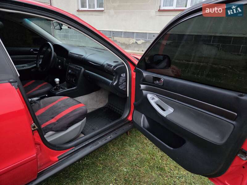 Седан Audi A4 1996 в Стрию