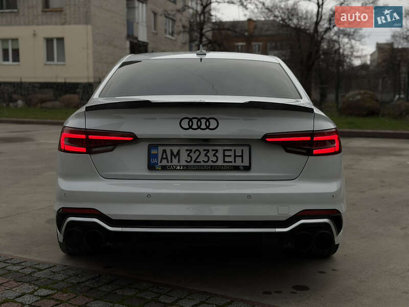 Седан Audi A4 2015 в Коростене