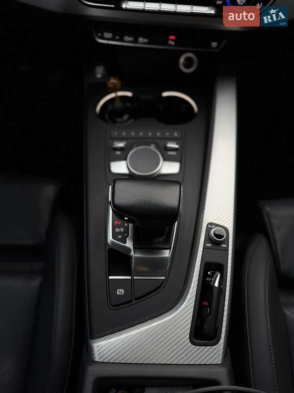 Седан Audi A4 2015 в Коростене