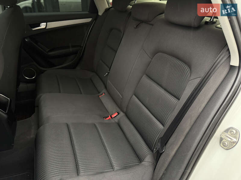 Седан Audi A4 2010 в Ивано-Франковске