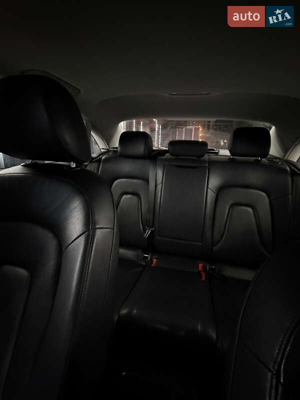 Седан Audi A4 2011 в Ровно