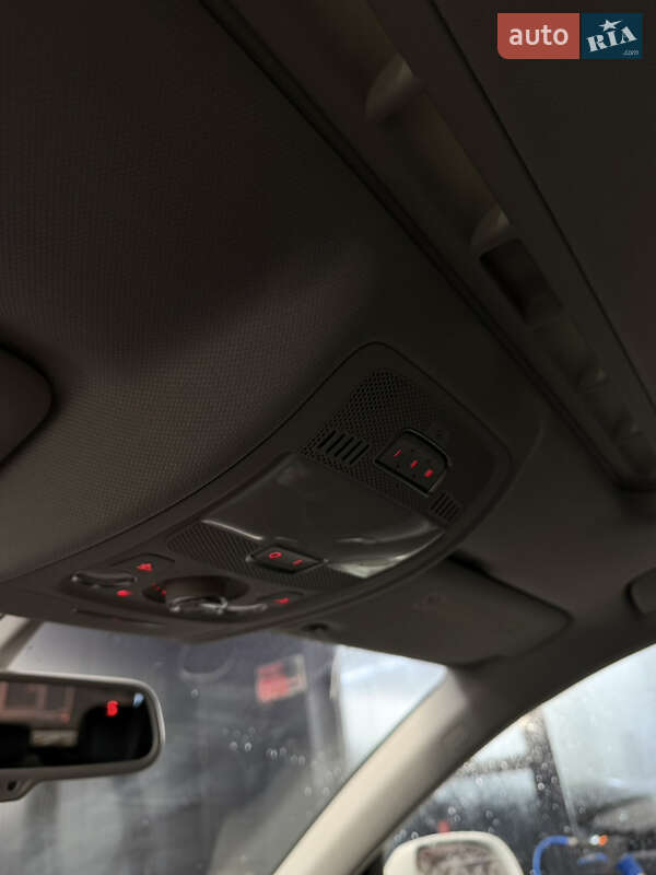 Седан Audi A4 2011 в Ровно