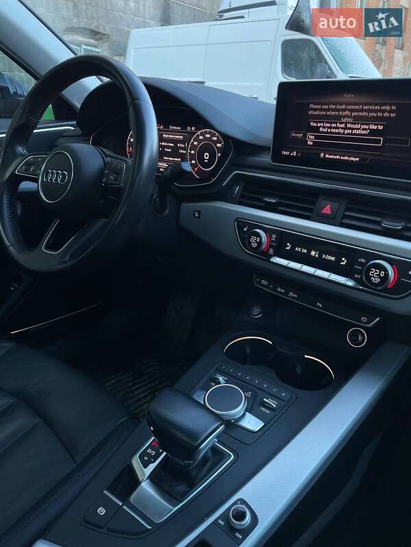 Седан Audi A4 2016 в Кореці