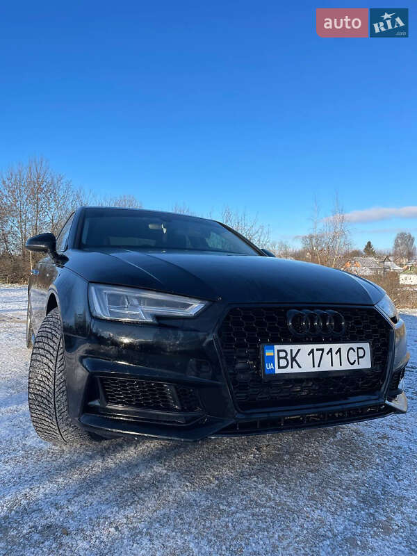Седан Audi A4 2016 в Кореці