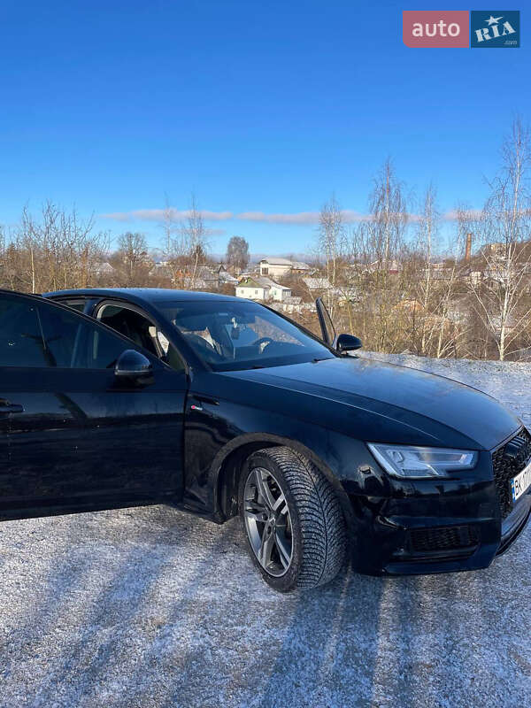 Седан Audi A4 2016 в Кореці