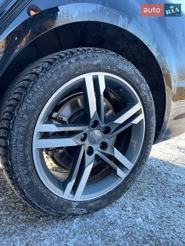 Седан Audi A4 2016 в Кореці