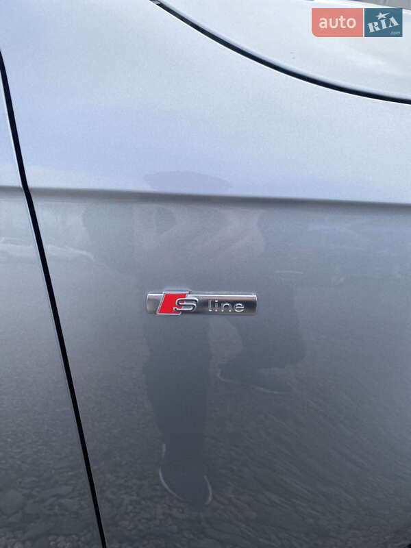 Седан Audi A4 2015 в Луцке