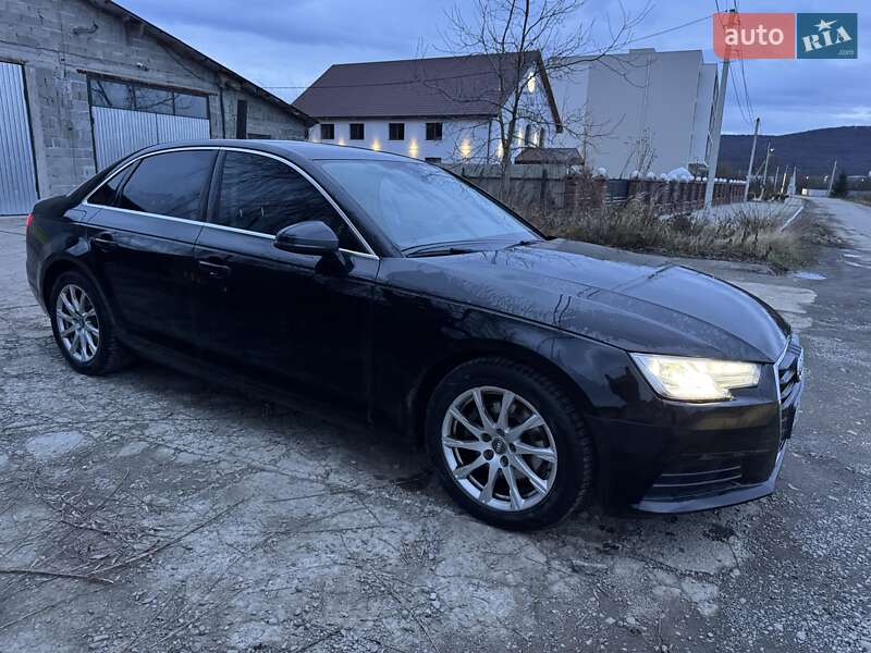 Седан Audi A4 2018 в Ужгороде
