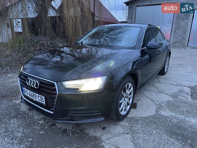 Седан Audi A4 2018 в Ужгороде
