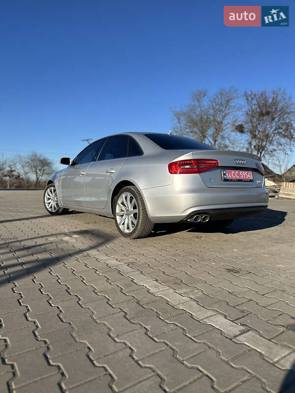 Седан Audi A4 2014 в Радехове