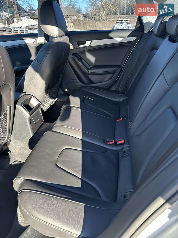 Седан Audi A4 2014 в Радехове