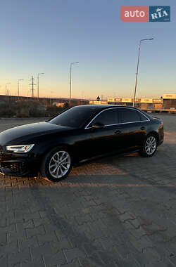 Седан Audi A4 2018 в Волочиську