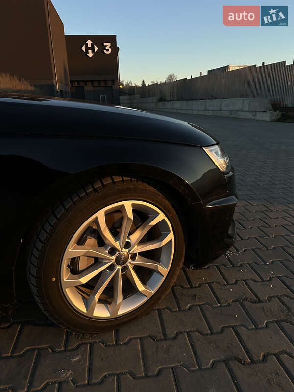 Седан Audi A4 2018 в Тернополі