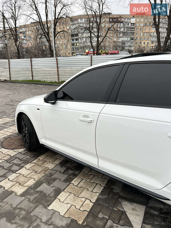 Седан Audi A4 2016 в Днепре