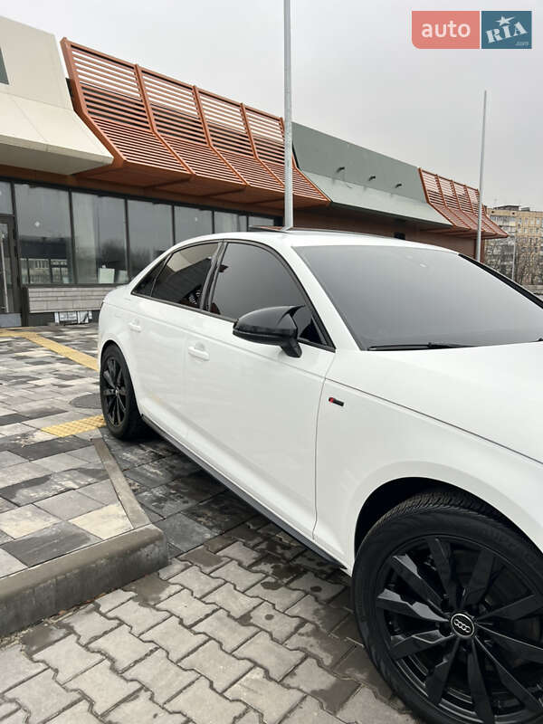 Седан Audi A4 2016 в Днепре