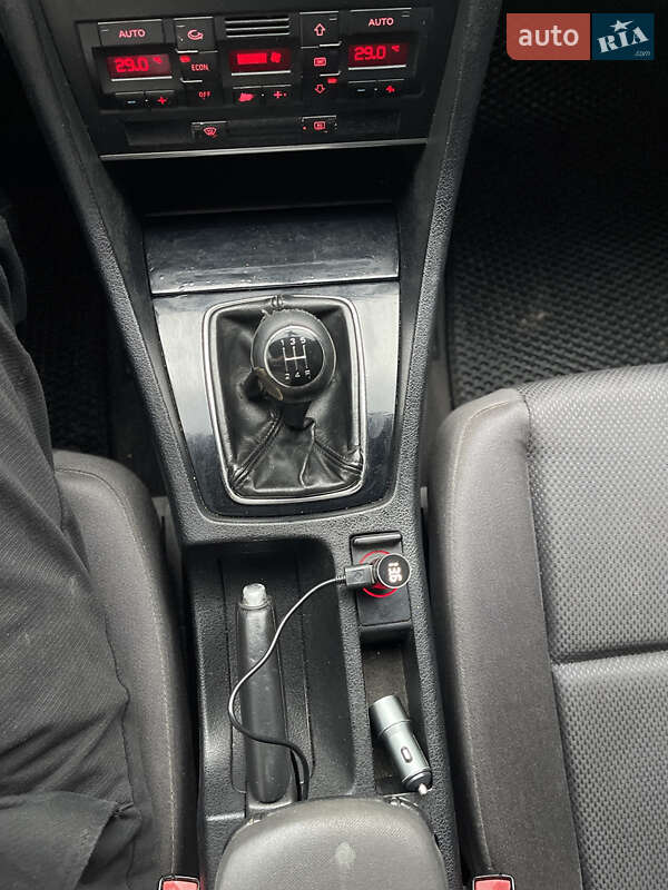 Седан Audi A4 2001 в Дубно