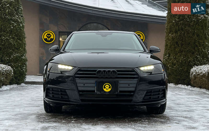 Седан Audi A4 2015 в Львове